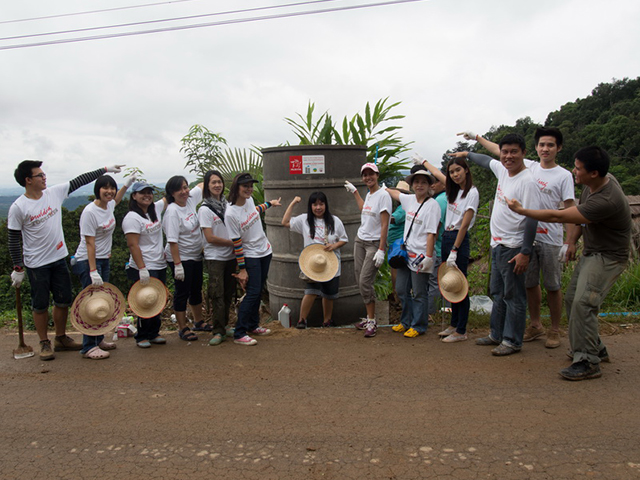 A group of volunteers posing 