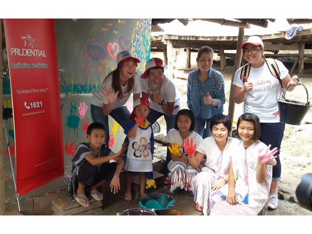 A group of volunteers, students and locals