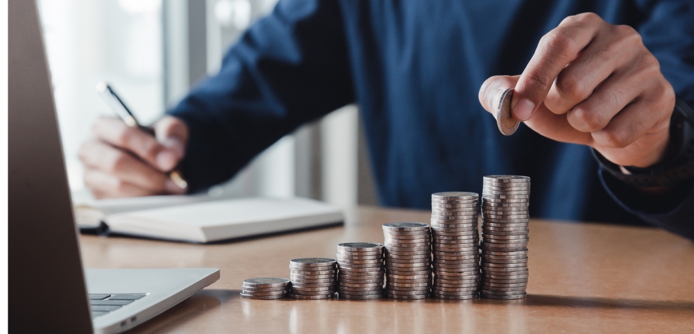 ผู้ชายกำลังเริ่มต้นวางแผนการเงิน