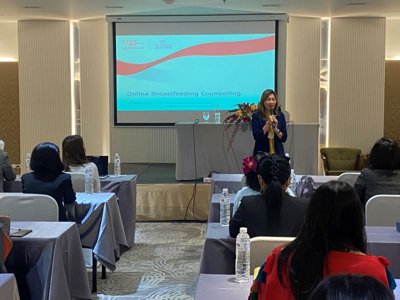 ให้คำปรึกษาในการเลี้ยงลูกด้วยน้ำนมแม่